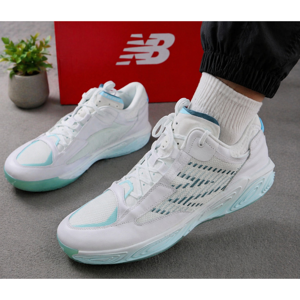 New Balance Fresh Foam BB v2 Shoes Mens Size 17 White Blue Basketball BBFRSHW2